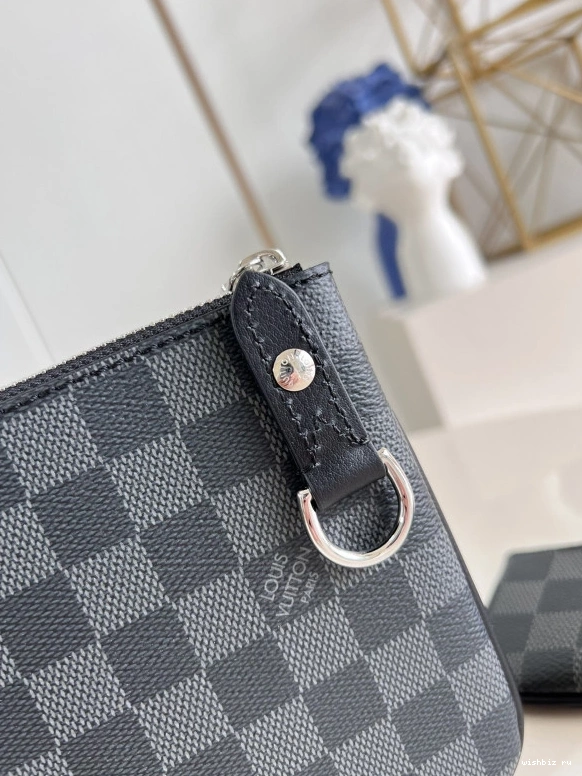 WIS MESSENGER LOUIS TRIO VUITTON 0915
